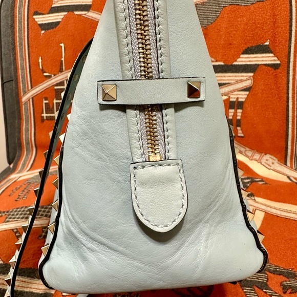 VALENTINO GARAVANI ❤️🌟 ROCKSTUD LEATHER BLUE TOTE BAG ⭐️ - Picture 6 of 14